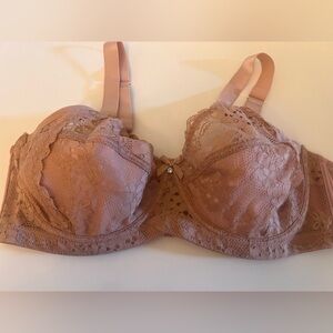 BRA 40C BEIGE - UNBRANDED. UNDERWIRE LACE -PRETTY BRA. TRIED ON ONCE ONLY.